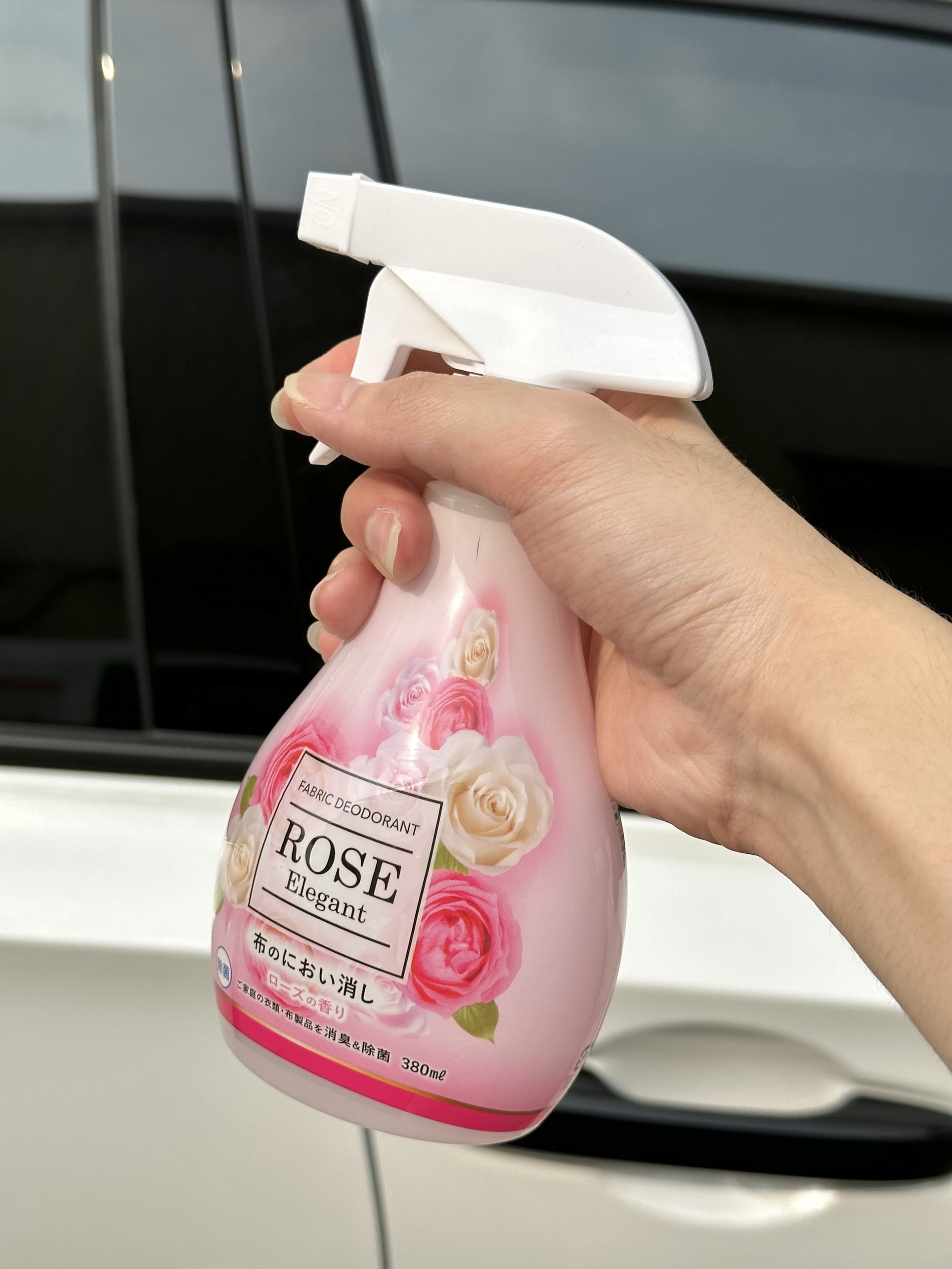 Chai xịt khử mùi và làm thơm quần áo hương hoa hồng Kyowa (380ml)
