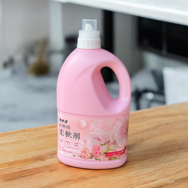 Nước xả vải kháng khuẩn hương hoa thiên nhiên Can 2,5L Kaneyo