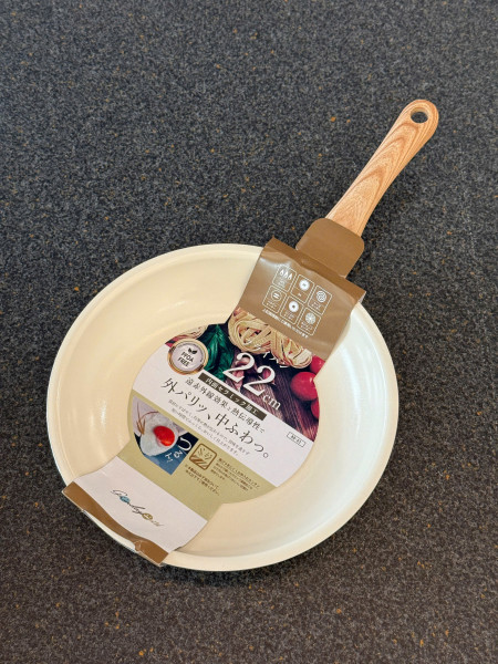 Chảo chống dính Ceramic Kakusee - size 22 cm dáng cạn, màu be