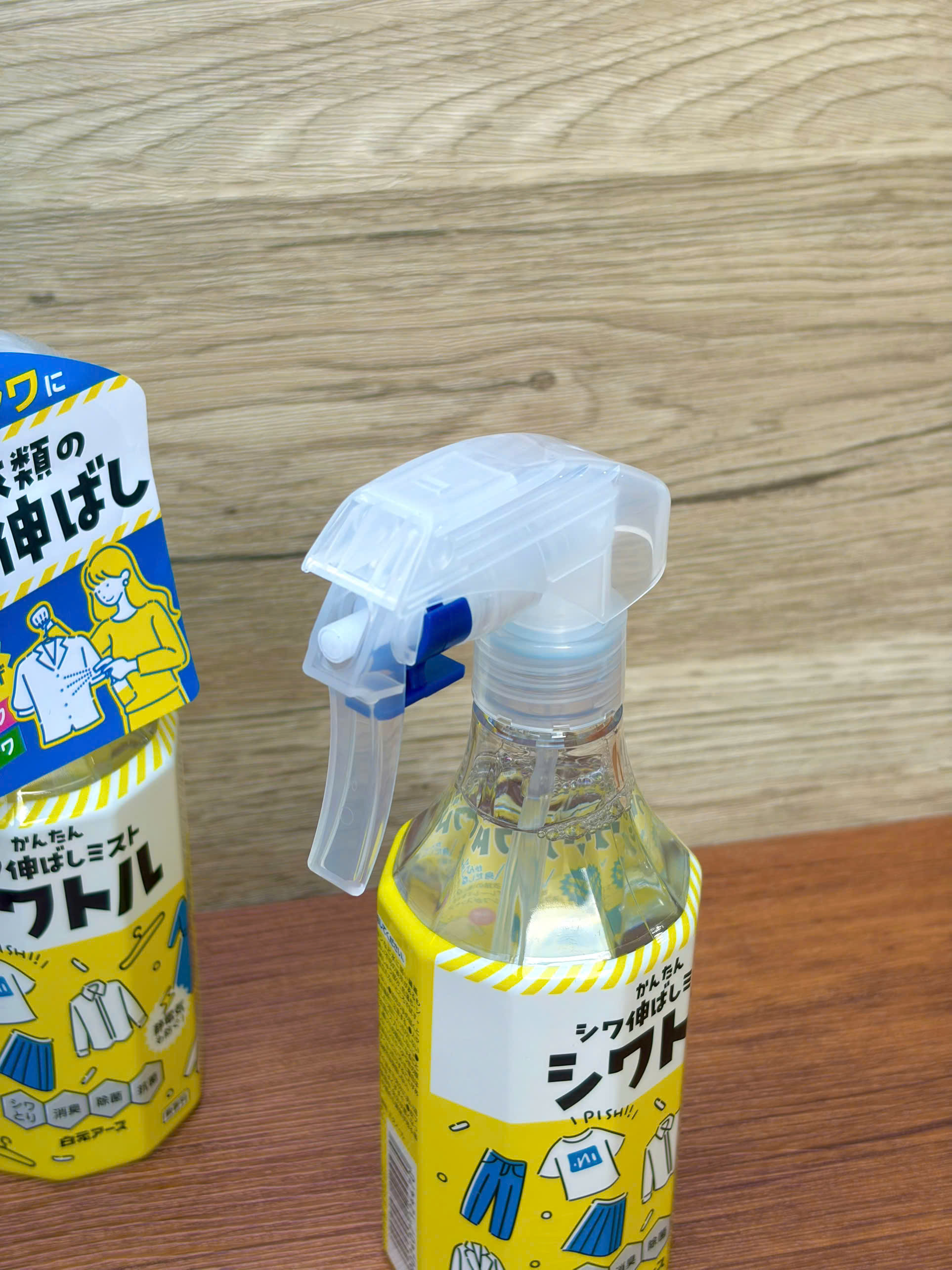 Chai xịt chống nhăn quần áo Hakugen (300ml)