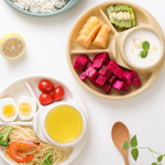 Khay ăn chia 3 ngăn kèm khay để cốc Inomata (hình tròn - màu vàng)
